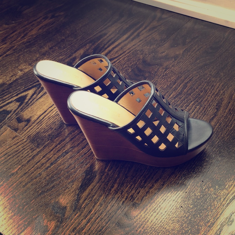 Brand new Anne Fontaine size 38 wedges